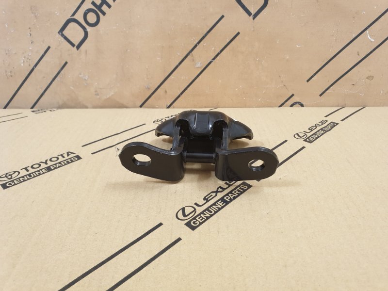 Петля двери Toyota Yaris перед. лев.