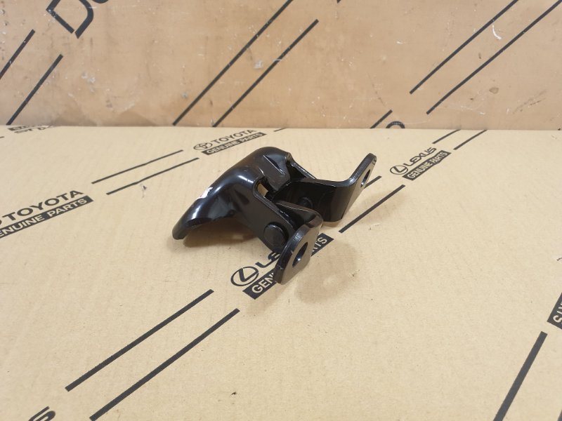 Петля двери Toyota Yaris перед. лев.