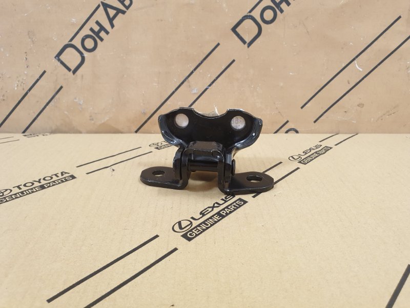 Петля двери Toyota Yaris перед. лев.
