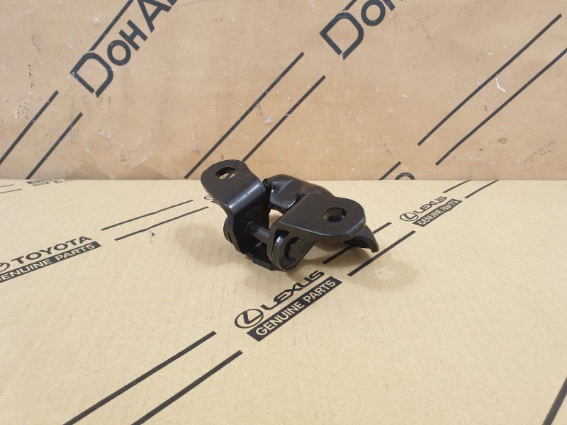 Петля двери Toyota Yaris перед. лев.