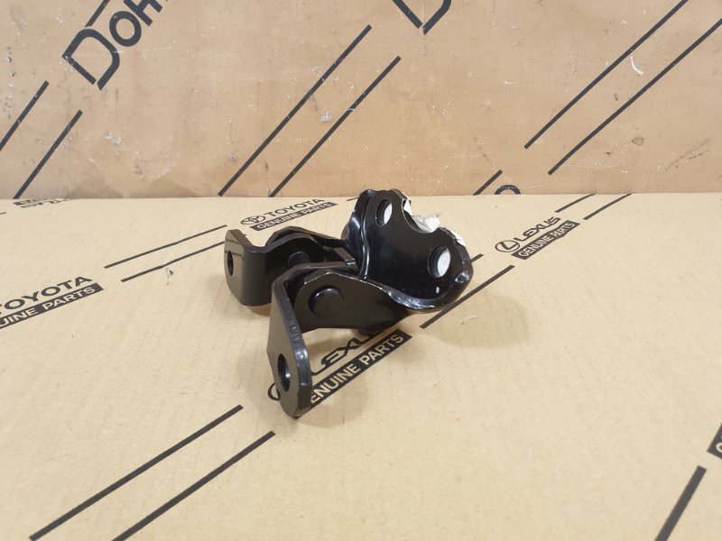 Петля двери Toyota Yaris перед. лев.
