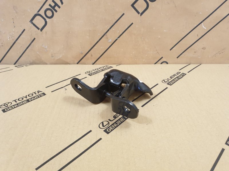 Петля двери Toyota 4Runner перед. лев.