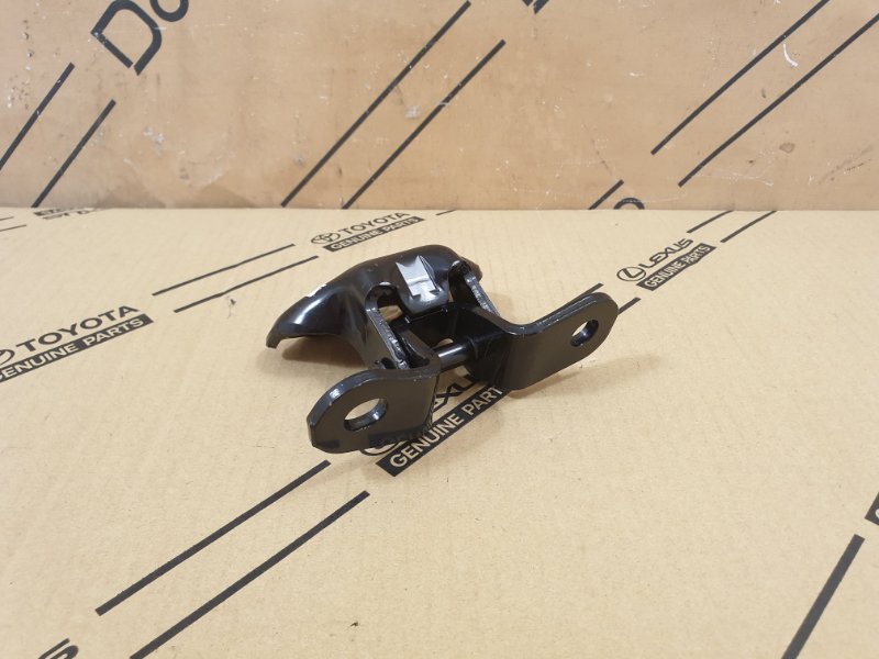 Петля двери Toyota 4Runner перед. лев.