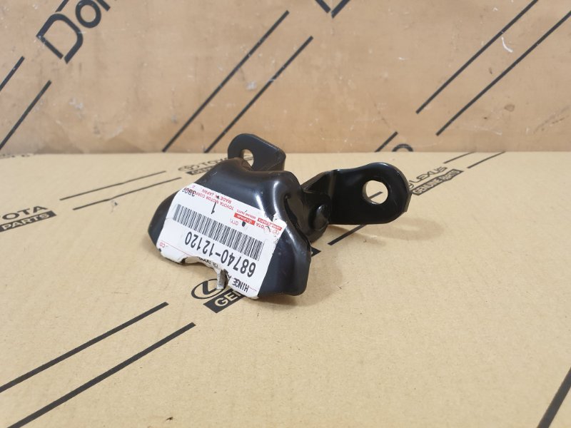 Петля двери Toyota 4Runner перед. лев.