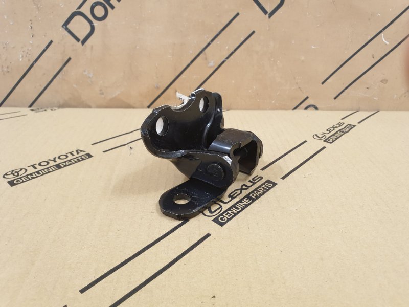 Петля двери Toyota 4Runner перед. лев.