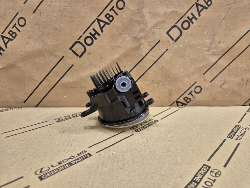 Фара противотуманная Toyota Land Cruiser Prado 150 перед. лев. Фара противотуманная Toyota Land Cruiser Prado 150 перед. лев.