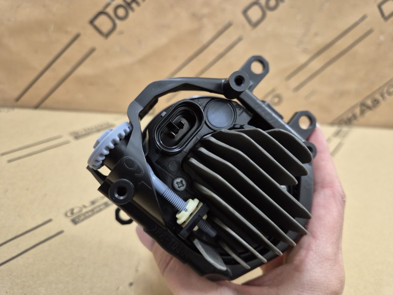 Фара противотуманная Toyota Land Cruiser Prado 150 перед. лев. Фара противотуманная Toyota Land Cruiser Prado 150 перед. лев.