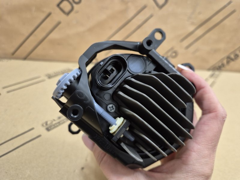 Фара противотуманная Toyota C-HR 1 перед. лев.