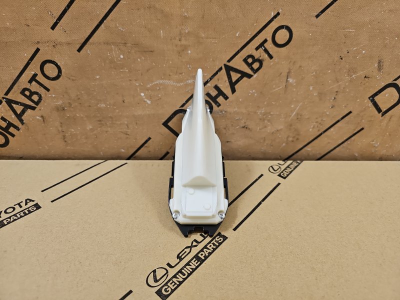 Антенна (плавник) на крышу Lexus NX 1 Антенна (плавник) на крышу Lexus NX 1