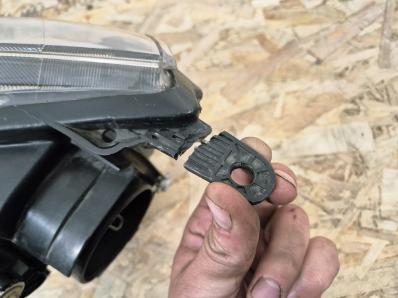 Фара Chery Arrizo 7 перед. прав. (б/у) Фара Chery Arrizo 7 перед. прав. (б/у)