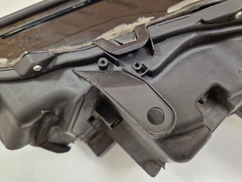 Фара Lexus LX 3 прав. (б/у)