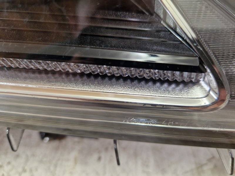 Фара Lexus RX 4 прав. (б/у) Фара Lexus RX 4 прав. (б/у)