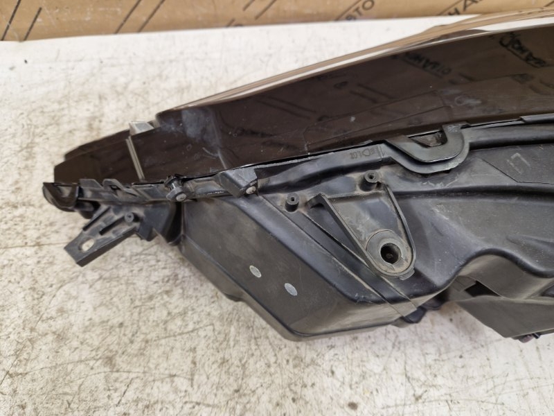 Фара Lexus RX 4 прав. (б/у) Фара Lexus RX 4 прав. (б/у)