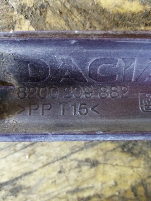 Молдинг двери Renault Logan задн. лев. (б/у) Молдинг двери Renault Logan задн. лев. (б/у)