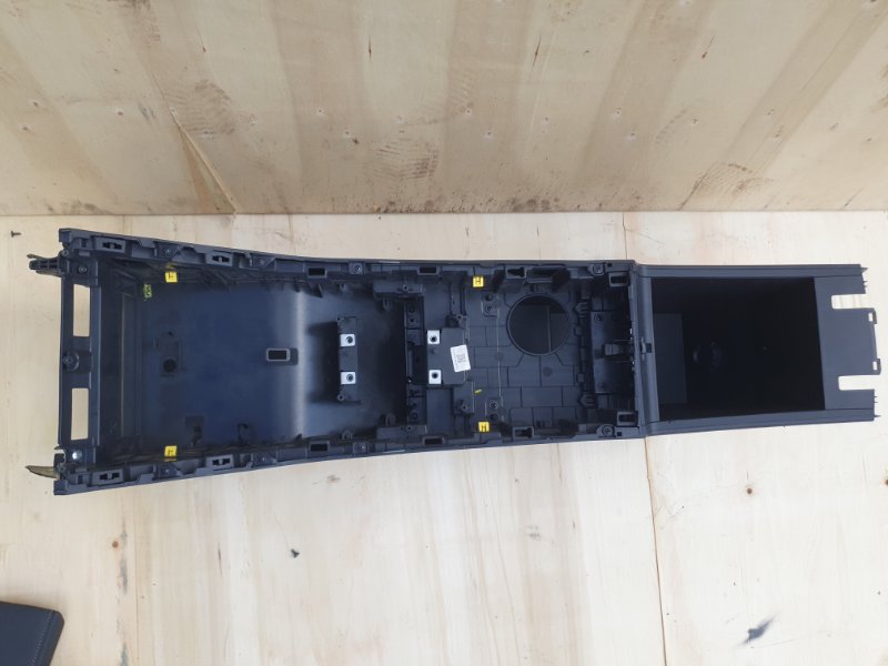 Консоль центральная Omoda C5 SQRF4J16 2023 (б/у) Консоль центральная Omoda C5 SQRF4J16 2023 (б/у)