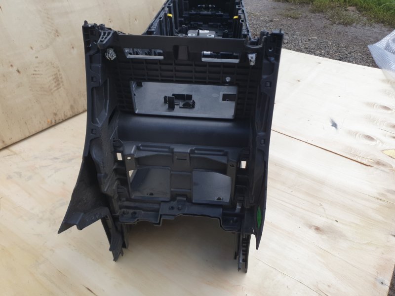 Консоль центральная Omoda C5 SQRF4J16 2023 (б/у) Консоль центральная Omoda C5 SQRF4J16 2023 (б/у)