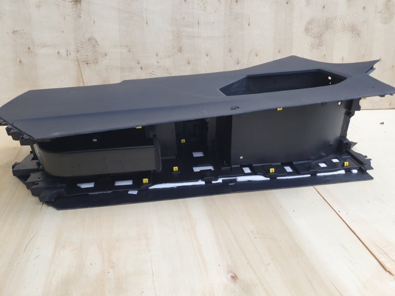 Консоль центральная Omoda C5 SQRF4J16 2023 (б/у) Консоль центральная Omoda C5 SQRF4J16 2023 (б/у)