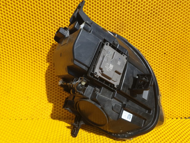 Фара Omoda C5 SQRF4J16 2023 перед. лев. (б/у) Фара Omoda C5 SQRF4J16 2023 перед. лев. (б/у)