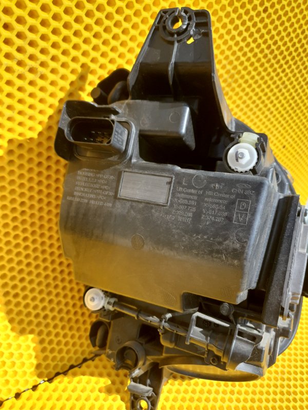 Фара Omoda C5 SQRF4J16 2023 перед. лев. (б/у) Фара Omoda C5 SQRF4J16 2023 перед. лев. (б/у)