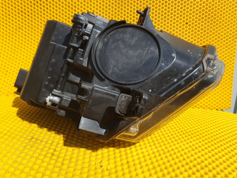 Фара Omoda C5 SQRF4J16 2023 перед. лев. (б/у) Фара Omoda C5 SQRF4J16 2023 перед. лев. (б/у)