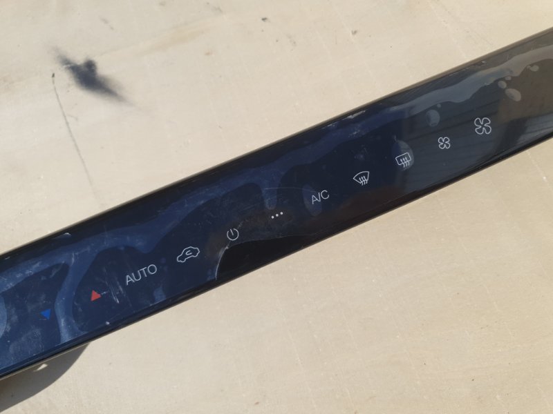 Блок управления климат-контролем Omoda C5 SQRF4J16 2023 (б/у) Блок управления климат-контролем Omoda C5 SQRF4J16 2023 (б/у)