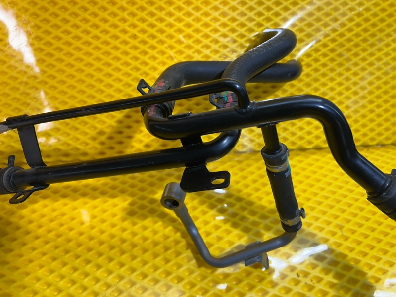 Трубка системы охлаждения Omoda C5 SQRF4J16 2023 (б/у) Трубка системы охлаждения Omoda C5 SQRF4J16 2023 (б/у)