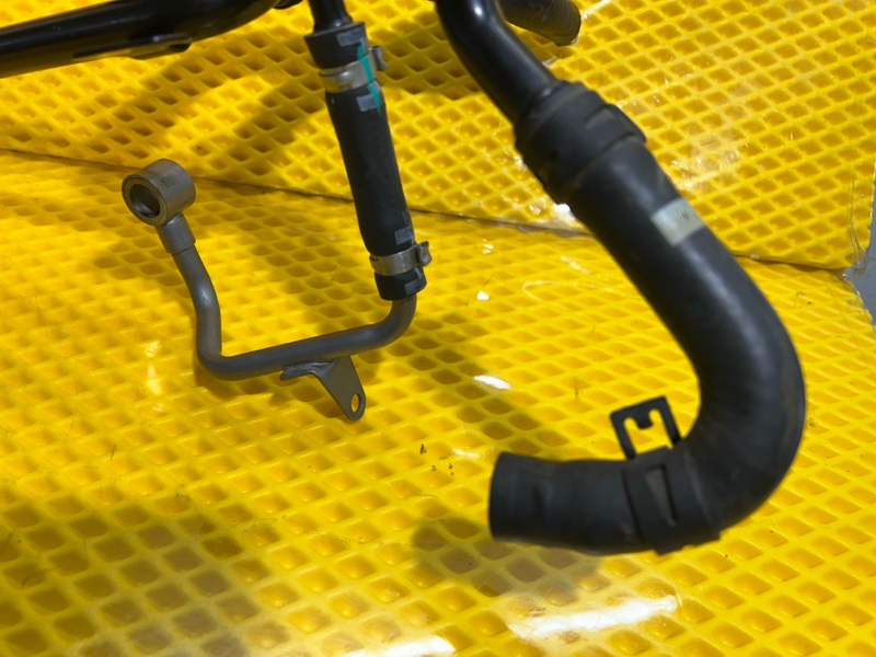 Трубка системы охлаждения Omoda C5 SQRF4J16 2023 (б/у) Трубка системы охлаждения Omoda C5 SQRF4J16 2023 (б/у)