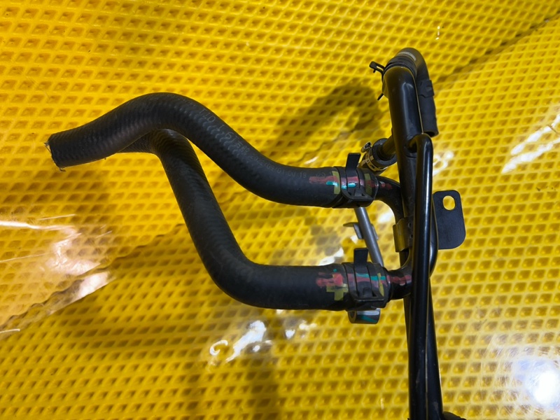 Трубка системы охлаждения Omoda C5 SQRF4J16 2023 (б/у) Трубка системы охлаждения Omoda C5 SQRF4J16 2023 (б/у)