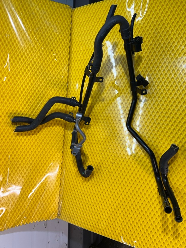 Трубка системы охлаждения Omoda C5 SQRF4J16 2023 (б/у) Трубка системы охлаждения Omoda C5 SQRF4J16 2023 (б/у)