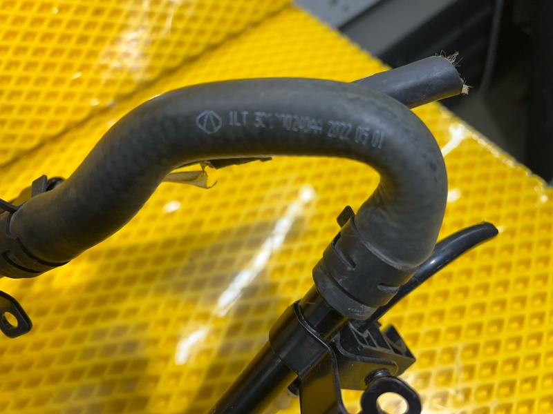 Трубка системы охлаждения Omoda C5 SQRF4J16 2023 (б/у) Трубка системы охлаждения Omoda C5 SQRF4J16 2023 (б/у)