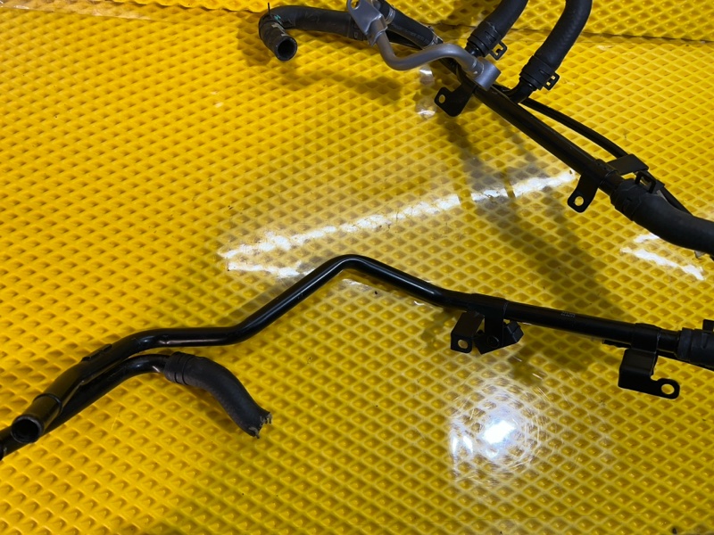 Трубка системы охлаждения Omoda C5 SQRF4J16 2023 (б/у) Трубка системы охлаждения Omoda C5 SQRF4J16 2023 (б/у)