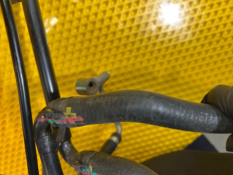 Трубка системы охлаждения Omoda C5 SQRF4J16 2023 (б/у) Трубка системы охлаждения Omoda C5 SQRF4J16 2023 (б/у)