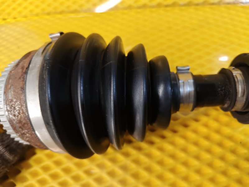 Привод передний Omoda C5 SQRF4J16 2023 лев. (б/у) Привод передний Omoda C5 SQRF4J16 2023 лев. (б/у)